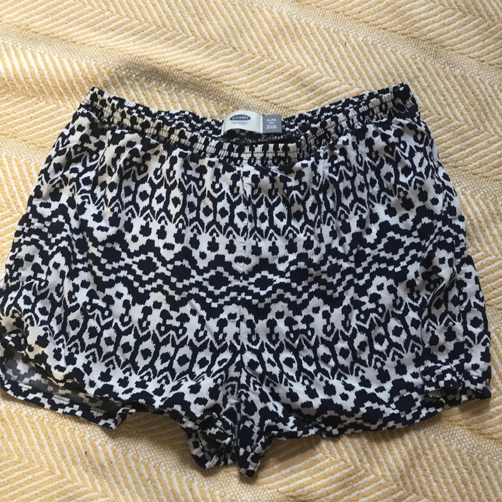 Old Navy size 14 navy and white print shorts